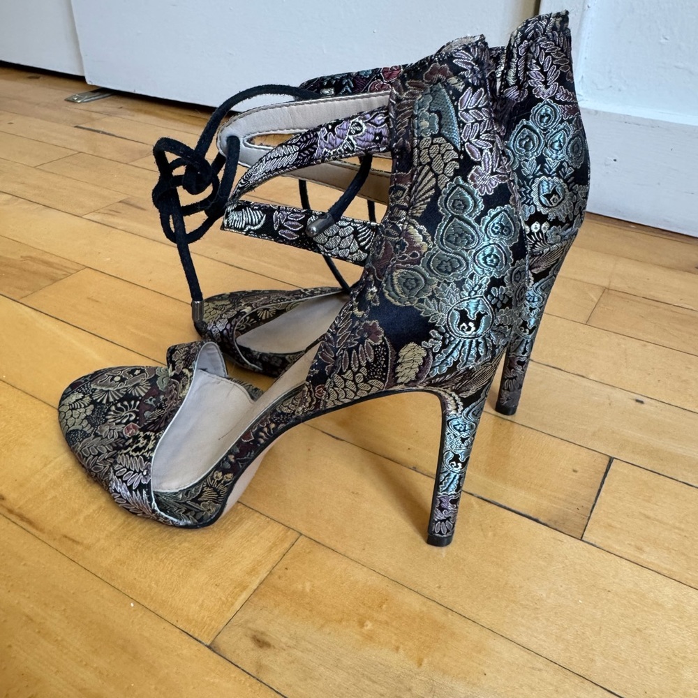 Patterned Women's Heels - Picture 3 of 5